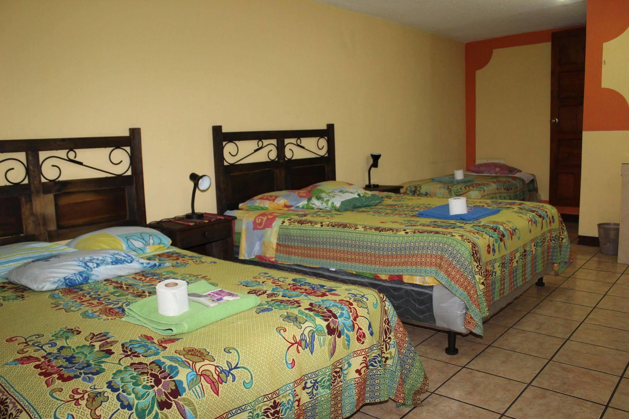 Hotel Kasa Kamelot Quetzaltenango Eksteriør billede